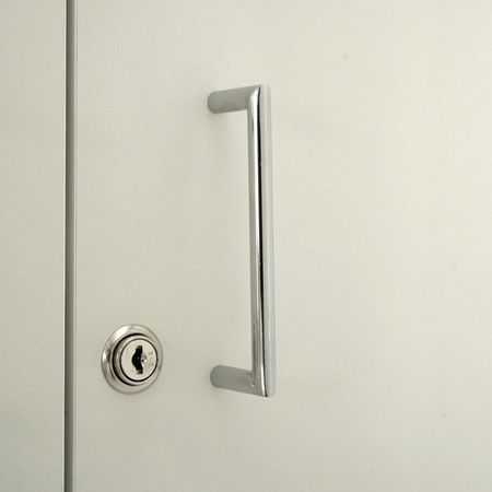 Zylinderschloss Chromgriff Aktenschrank Flügeltürschrank Holztüren Anbautüren Sideboard Kommode