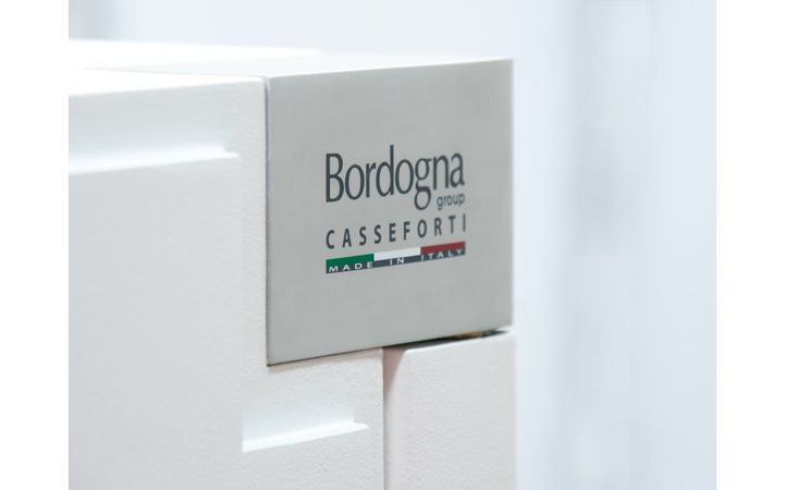 Möbeltresor mit Uhrenbeweger